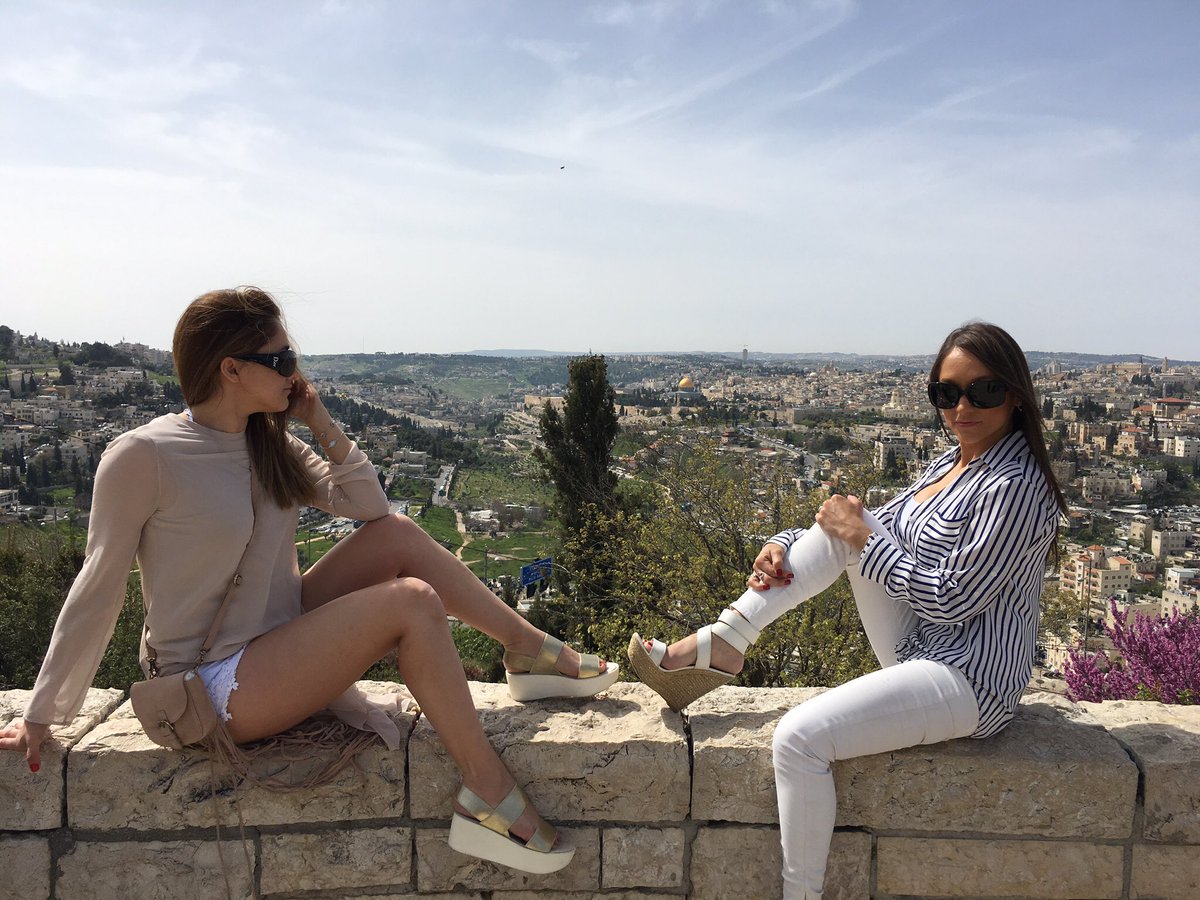 sherlyny's tweet photo. Mi persona favorita del mundo cumple años hoy!!! @silviacriselle eres la bendición más grande de mi vida te amo, gracias por ser mi hermana https://t.co/WYqJcecSdD