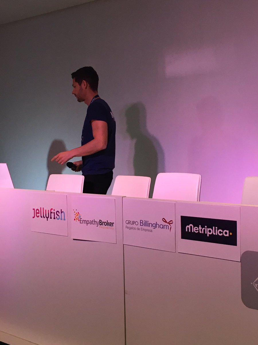 guiogl's tweet photo. Sesión de cierre y sorteo en #MeasureCampBCN por @natzir9 https://t.co/04J1bb7axZ
