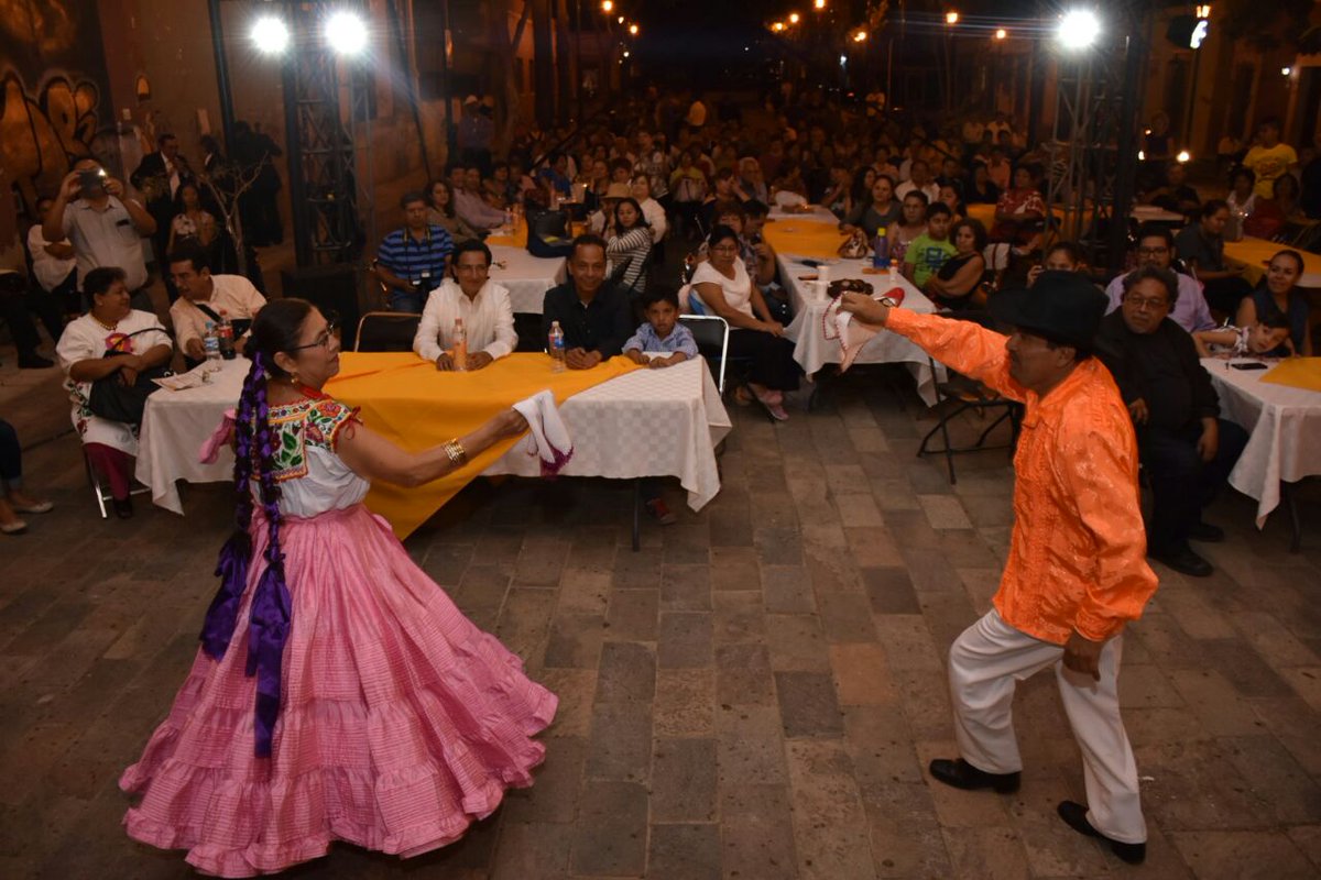 rafavichido's tweet photo. Acompañé a mi amigo @JPVmx en el homenaje al gran Alvaro Carrillo. El @GobCdOax promueve así la cultura y el talento oaxaqueño. @JAHFraguas https://t.co/nJdTmwEZVP