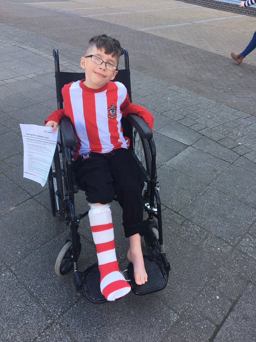 lynchy83's tweet photo. @SouthamptonFC this is my 8 year old saints mad boy after his operation 2 weeks ago he will be at today's match with his red &amp; white cast on https://t.co/FeE8L9OSj4