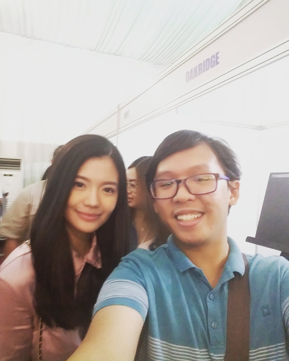 jctnatera's tweet photo. With the ever lovely and beautiful Filipina Blogger/Modern Day Barbie @Verniecenciso at @popdistrictbzar #PopDistrictBazaar #PDBSummer https://t.co/i7cZ8jxpNj