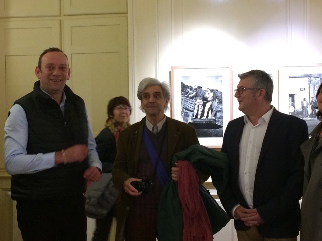 MairieDeVannes's tweet image. Lancement officiel de l Evenement photos #Ailleurs à #Vannes. #DavidRobo #DominiqueLeroux et Bernard#Plossu