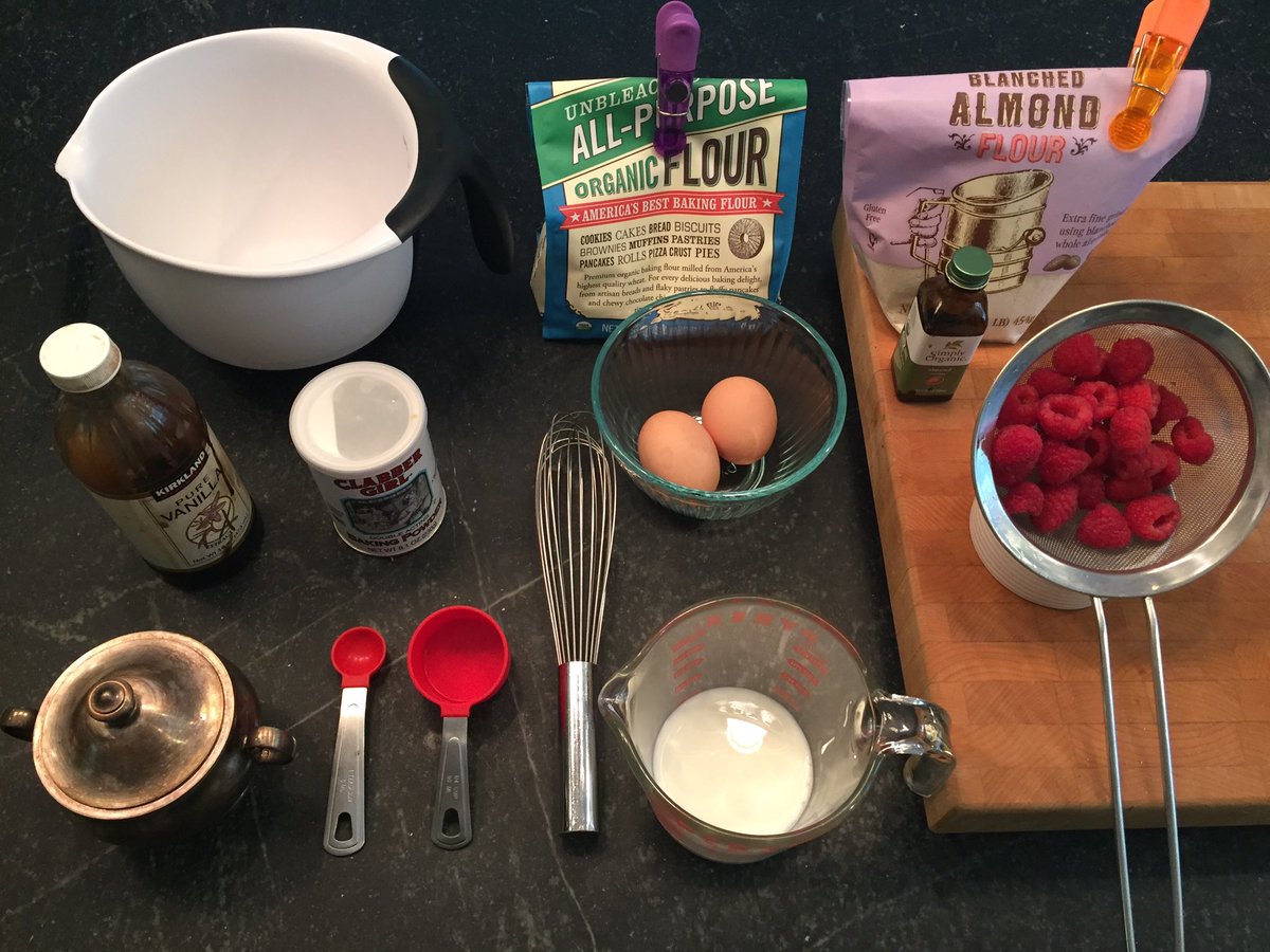 Perfect pancakes &amp; gluten too... visit theslolane.com
#theslolane #breakfastideas