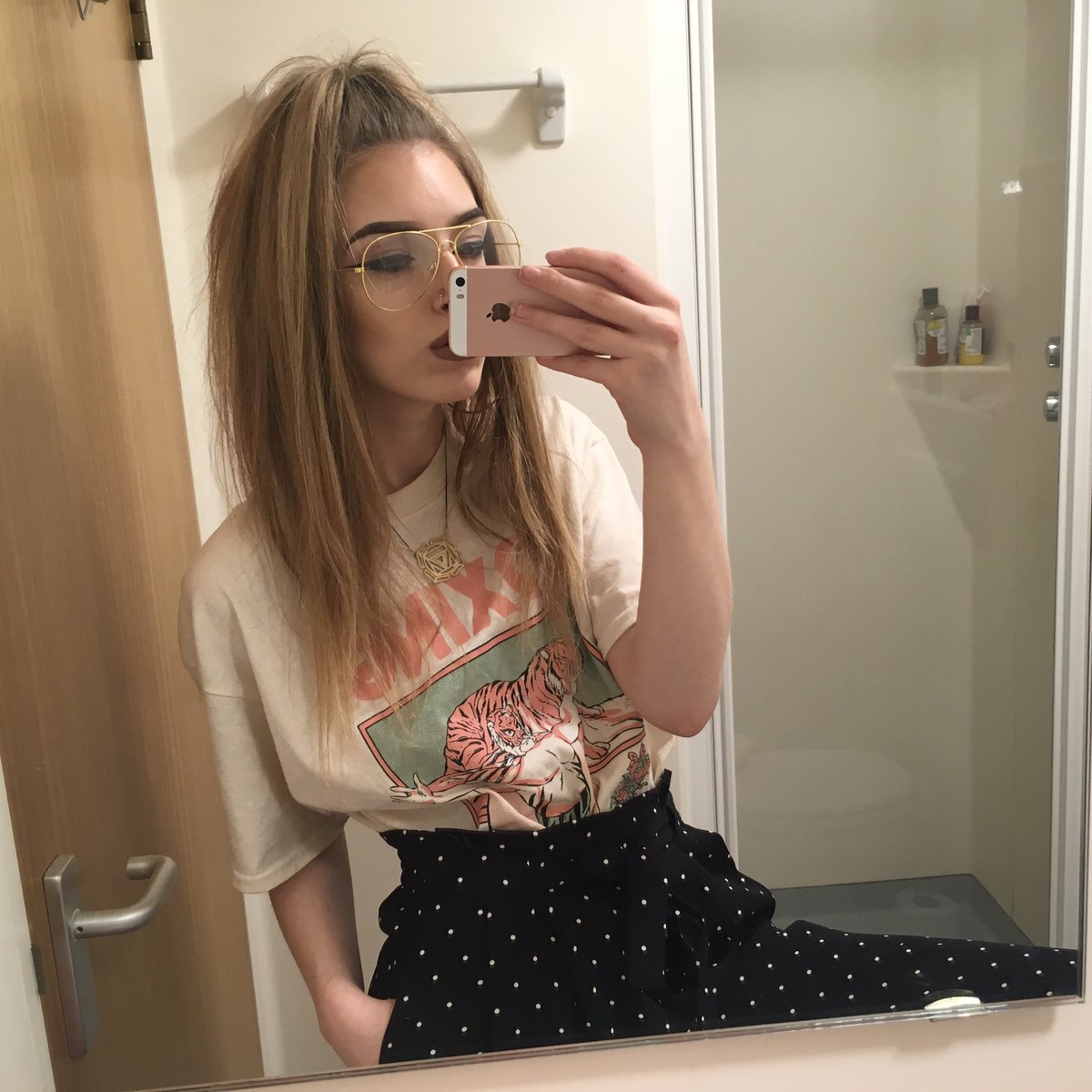 beckdeep_'s tweet photo. it's me again https://t.co/JmITSfhkBH