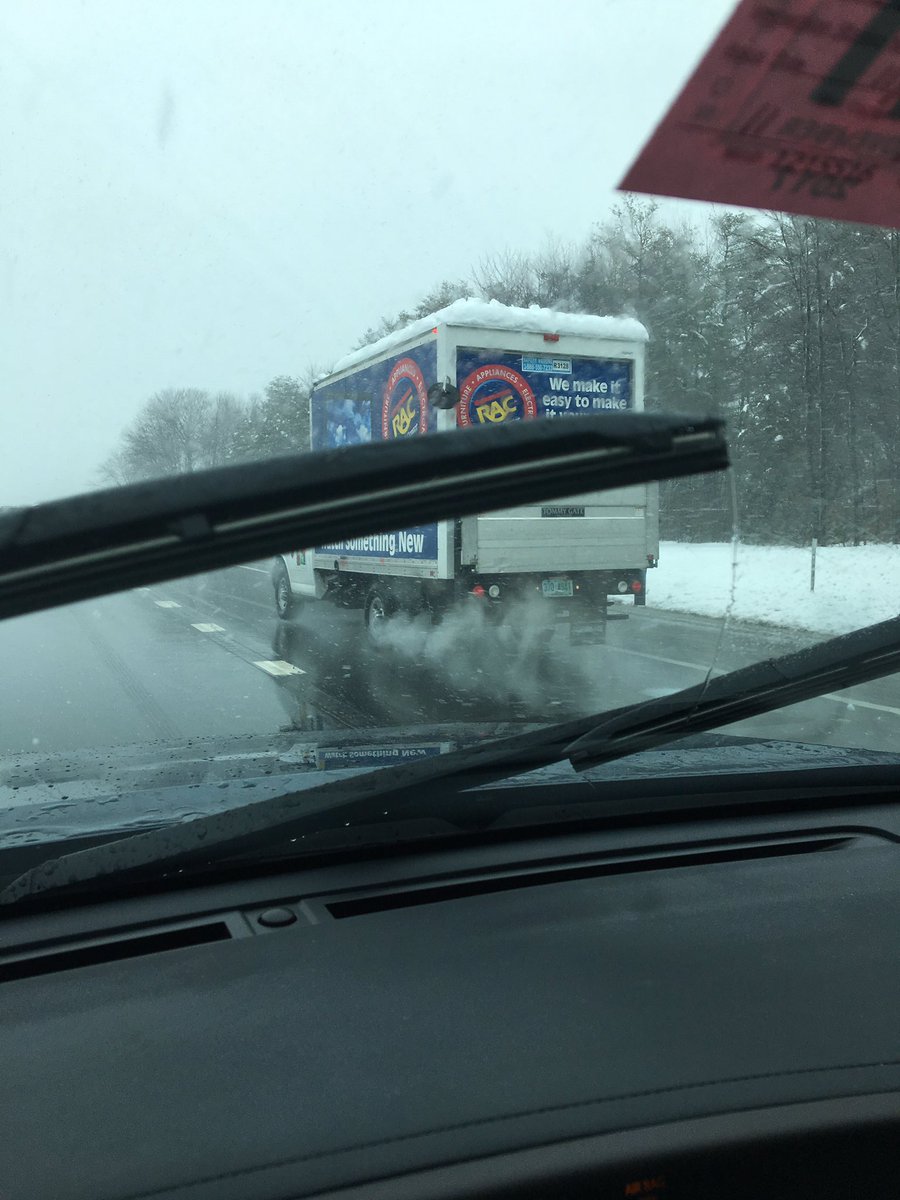 jlo5150's tweet photo. .@RentACenter not clearing your vehicle roof is unsafe and against the law in NH #NHSTATEPOLICE @NH_Troopers https://t.co/0gvjguzKmc