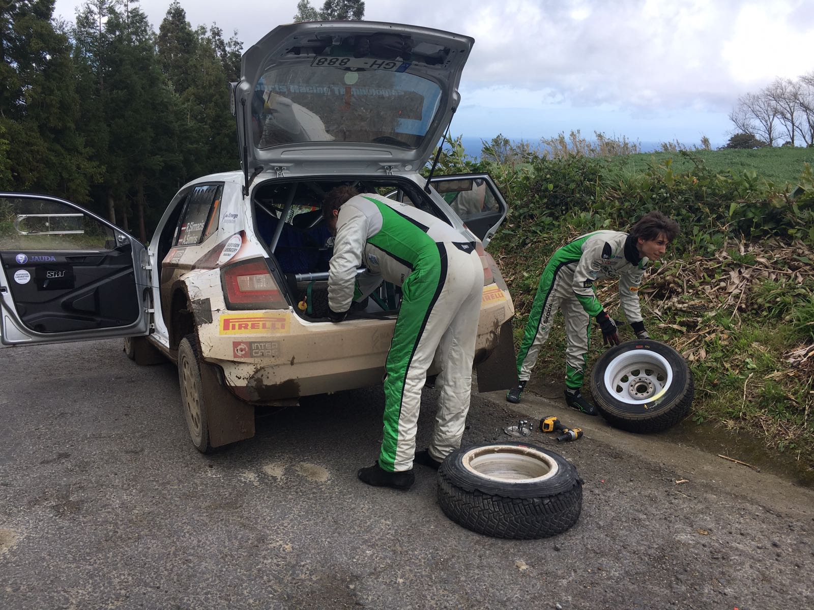 Rally Azores 2017 ERC - Página 3 C8VoK06WAAIrazl