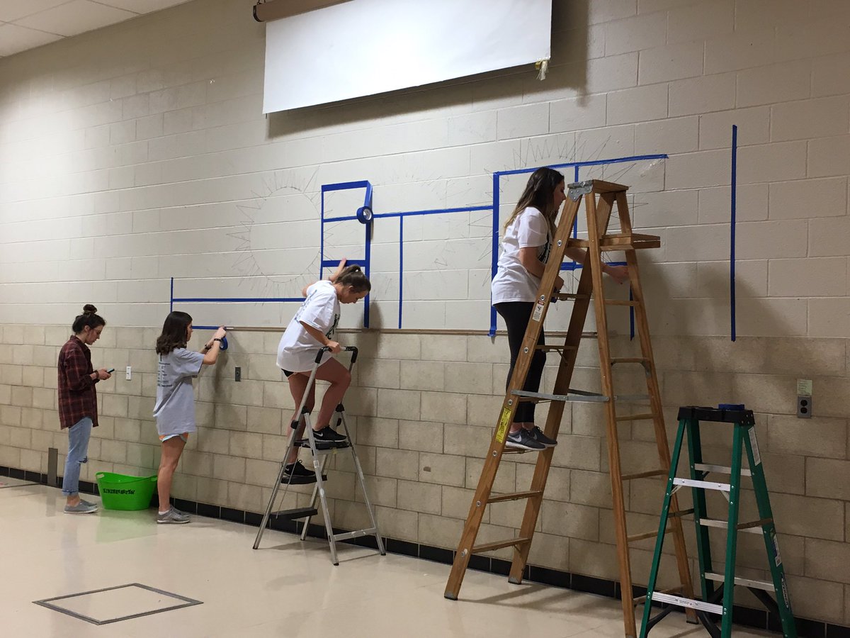 SoHillsCardinal's tweet photo. Painting, painting, painting! We've got the best volunteers giving us a new coat of paint! #OUBigEvent @OUBIGEVENT @OKCPS ❤️❤️❤️❤️❤️❤️❤️ https://t.co/wWAXQQni74