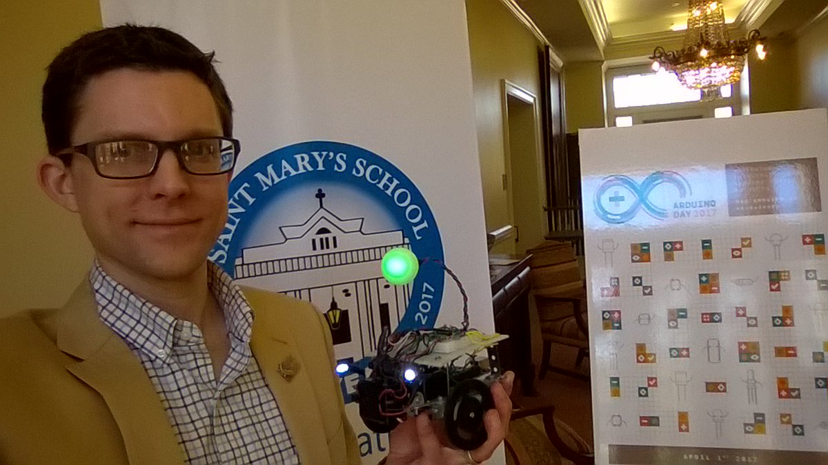 MatthewLFaerber's tweet image. Happy to be teaching #arduino at @SaintMarysNC on #ArduinoD17 !