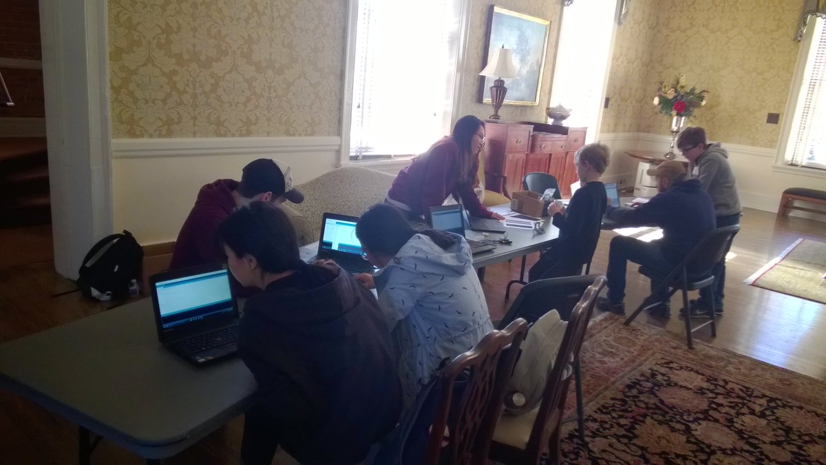 MatthewLFaerber's tweet image. Happy to be teaching #arduino at @SaintMarysNC on #ArduinoD17 !