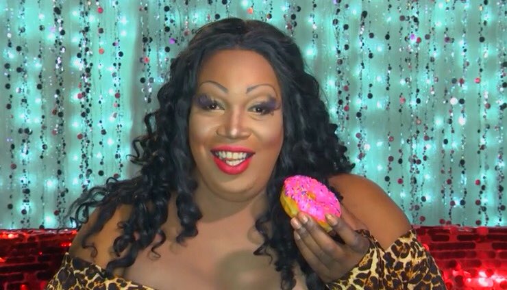 phoenix9tyty's tweet photo. Yass she's serving face, and a donut the #stuntqween of @heyqweentv @Mothercouture #heyqweentv #thugwhisperer https://t.co/XnKZQEyhqr