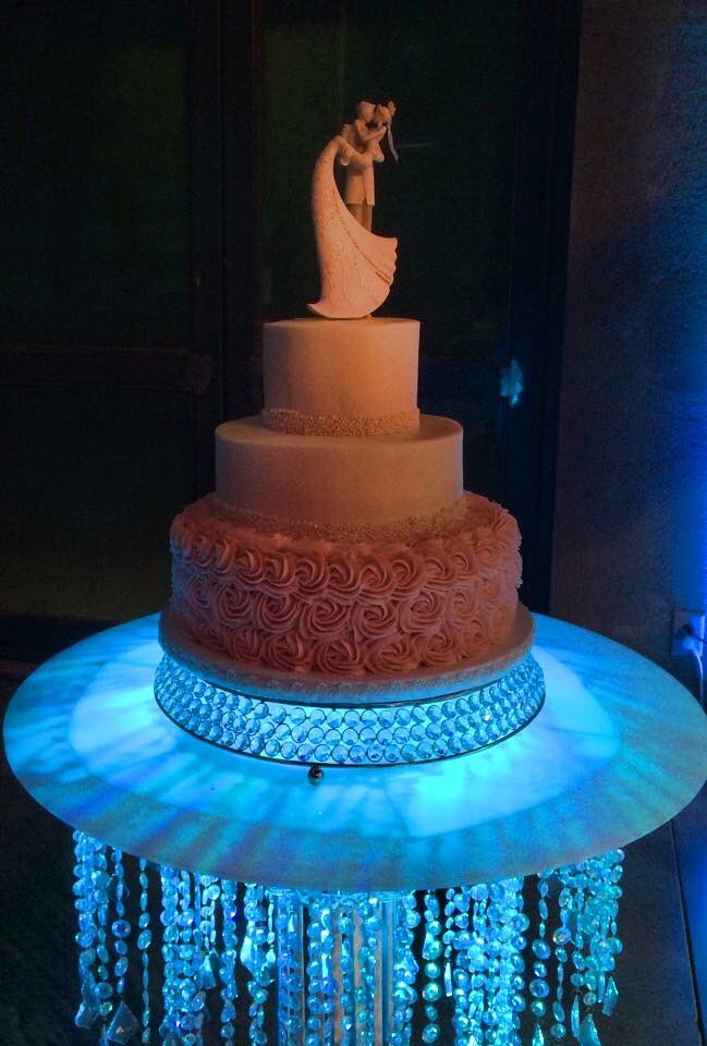 fscakelady's tweet photo. Classic Elegance! #fortstocktonscakelady #mycakerocks #wedding #elegant #eatcake https://t.co/4vJ5e9E92a