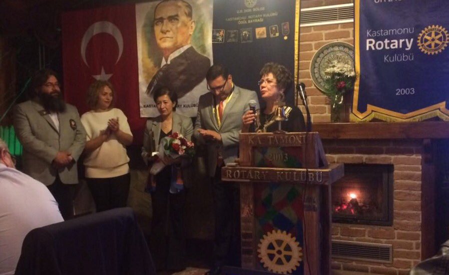 Davranış ödülümüzü kimsesiz ve yardıma muhtaç çocukların hamisi Sn.Mihriban Tüfekçi'ye takdim ettik.