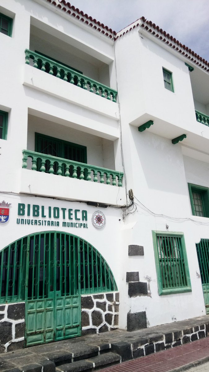 SarahLouPenny's tweet image. Not sure if this view would make it easier or harder to finish my PhD on #shipboard #theatricals #librarywithaview #seaside