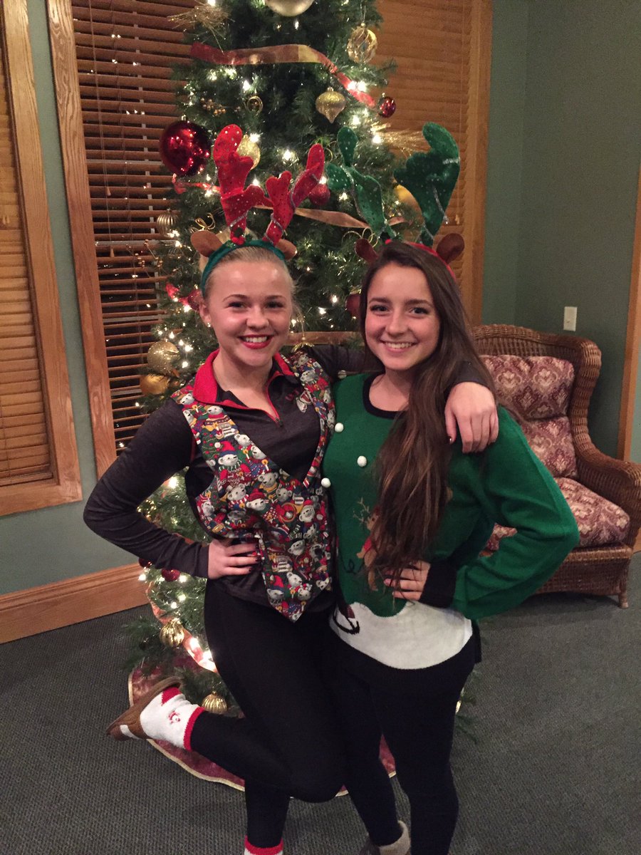 meggoluster's tweet photo. HAPPY BIRTHDAY @isabelknutzen 😊❤️🎉🎉🎉🎉🎉 https://t.co/xGtkMnb5q2