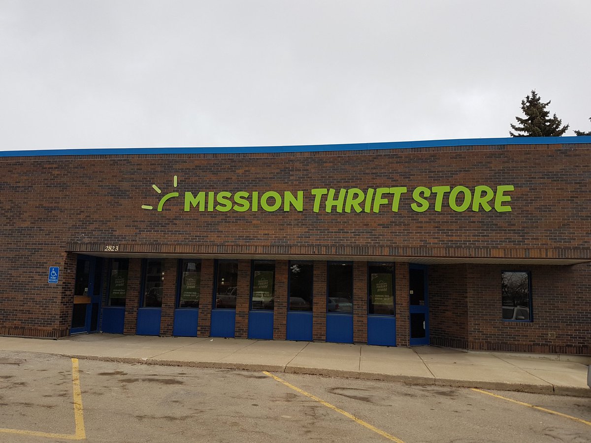 missionthrftrd's tweet photo. Please drop off ALL Donations to our new Bremner Avenue location, across from Big 105 #reddeer  Thank you 😊 https://t.co/du8UHyFcDW