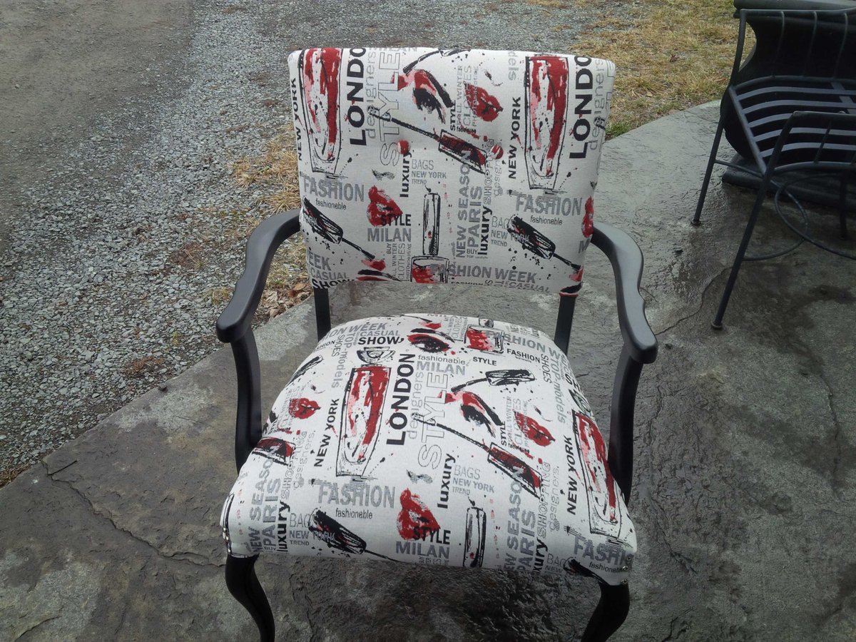 DesignerGirl1's tweet photo. #QHLS2017 Reno Mark Challenge - After of "The Chair". Bid on it at the show! Proceeds go to @HFH_PEH https://t.co/GoDE3vlWdD