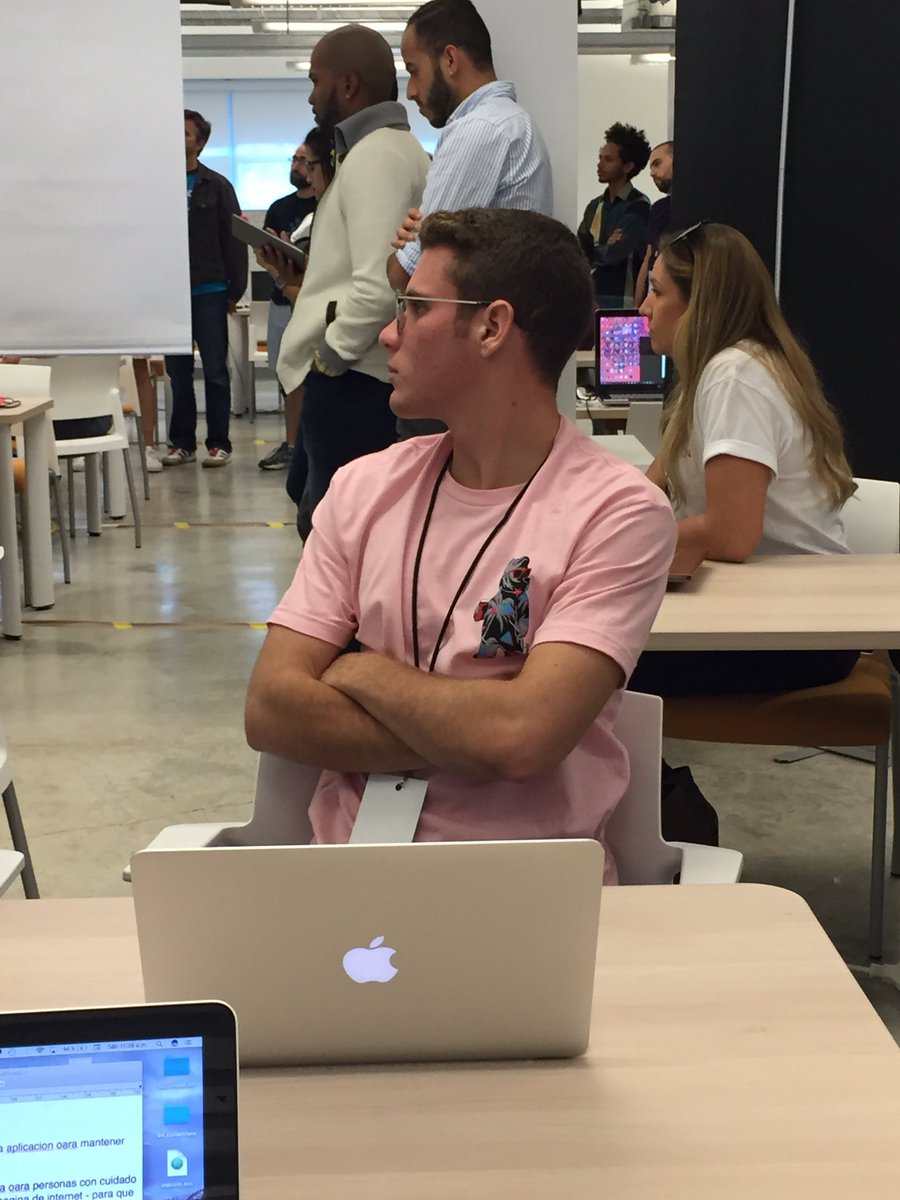 giangonz's tweet photo. Estudiantes de @codetrotters participan de #hackcause en #fundacionpopular. @piloto151 @SJTechMeetup @techsummitpr https://t.co/Q5dtRdSbTw