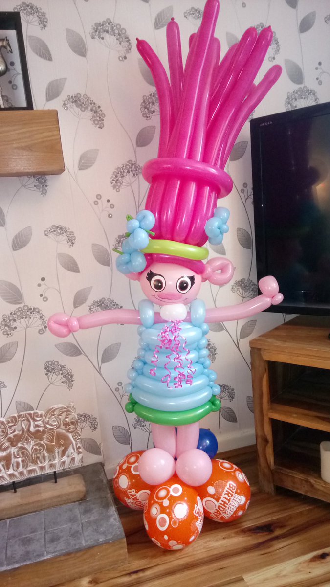 ArtiPartiFaces's tweet photo. #poppy #trolls #balloons https://t.co/hrmqsgYMzN