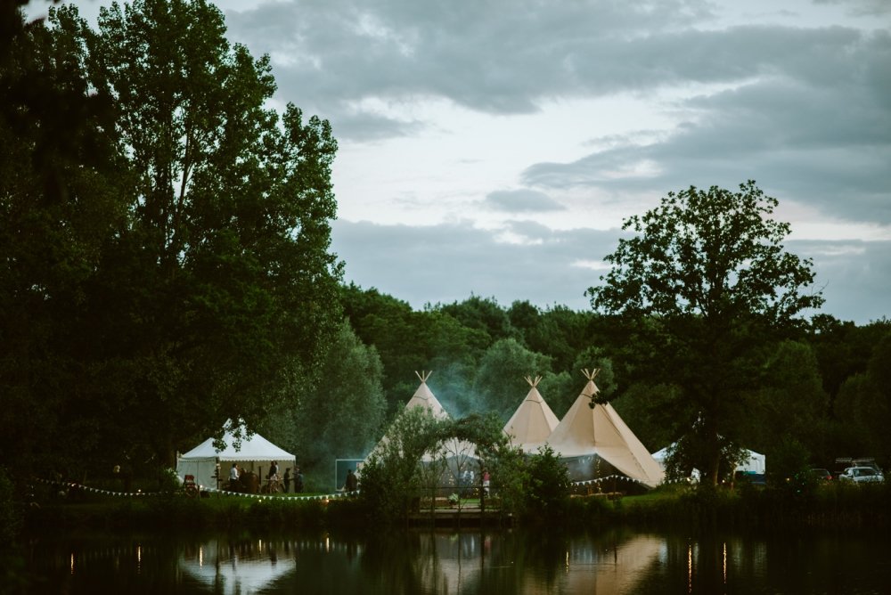 Fun4ULA's tweet image. Karen Willis Holmes Bridal Separates For A Festival Inspired Wedding crwd.fr/2lREVu4