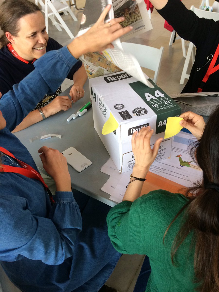 manuelalara's tweet photo. Creatividad a tope en este taller de El Valor de las Cosas #CIECH2017 con @andysantis https://t.co/AsmgOw3k2k