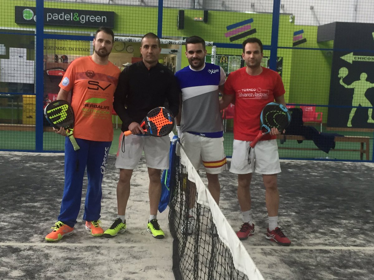 PadelAvila's tweet photo. @rubenss07 y Jorge ganan a Miguel y Pablo en primera del #torneodelnogalMRW https://t.co/QaPfBlJOTb