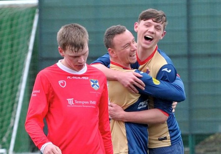 Record_Sport's tweet image. Congratulations East Kilbride! EK are Lowland champions after thumping win at Gala
dlyr.ec/s9YVLi