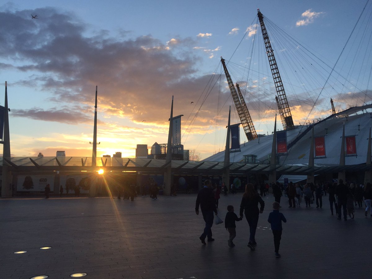 KDPhotography24's tweet photo. Fab evening watching and #dancing @ollyofficial at the @TheO2 check out this #sunset!! #O2 #OllyMurs #OllyTour2017 https://t.co/KGFAPSJznj