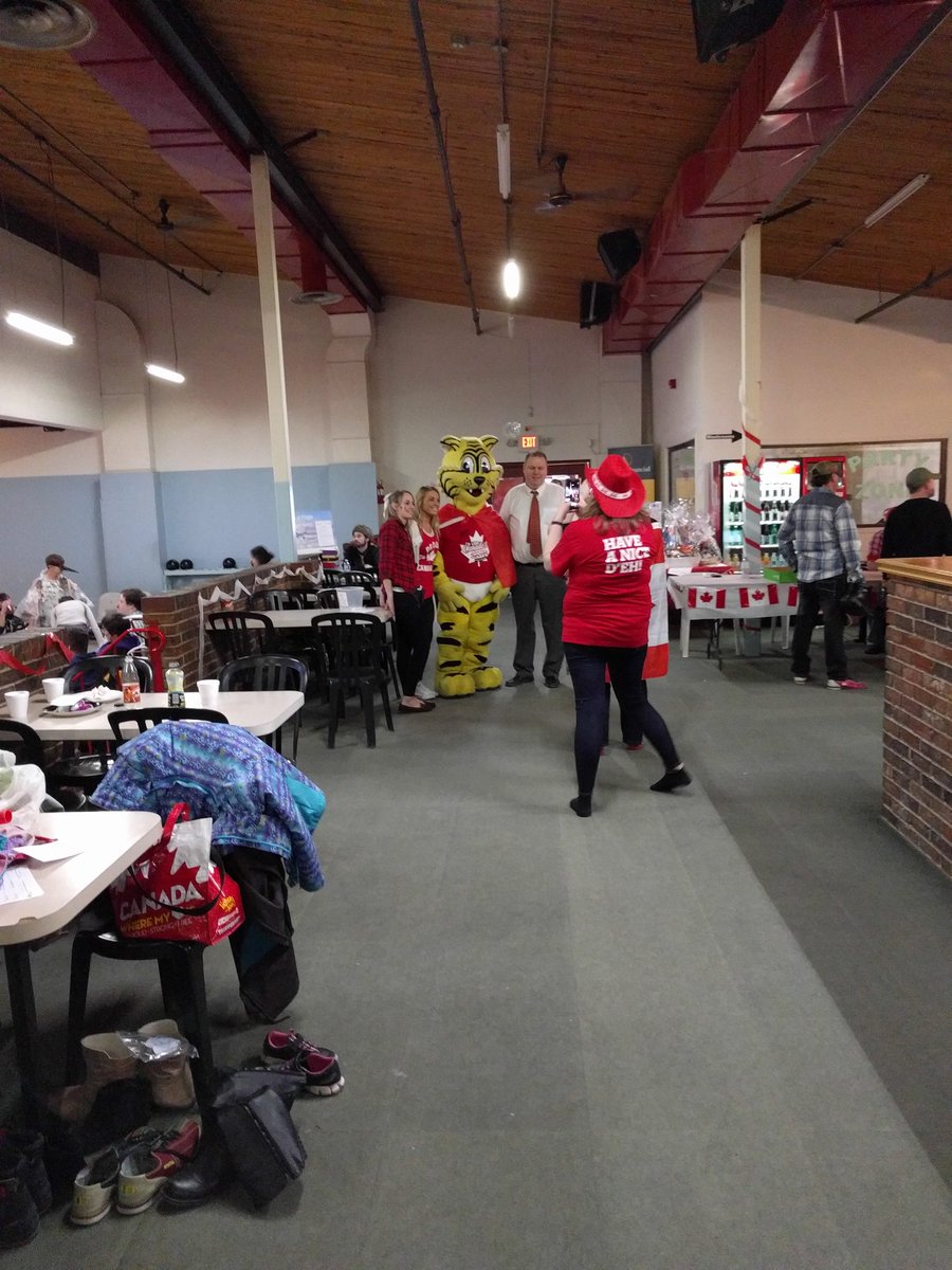KingstonGT's tweet photo. Friendly out to bowl for @BBBS_KFLA bowl for kids sake https://t.co/jT8o07kDkA