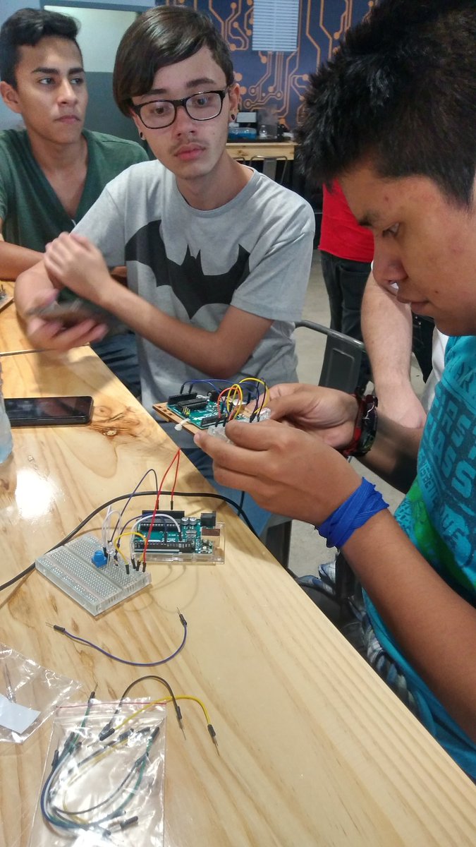 imaginexyz's tweet photo. Having fun with @arduino #ArduinoD17 #arduinod17CR https://t.co/1o66NlUrJ4