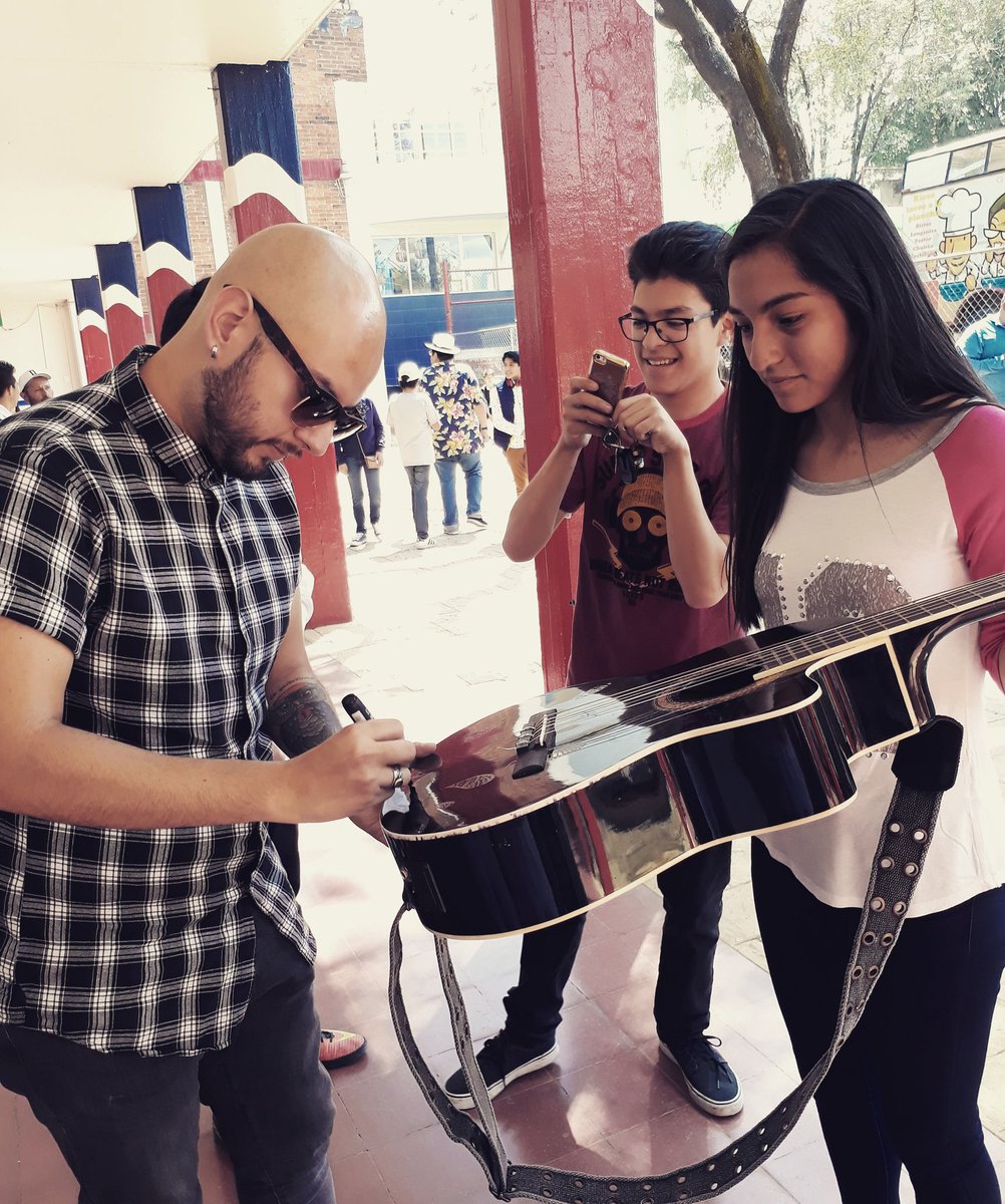 soymartell's tweet photo. RegresΓ© a mi ex secundaria...
Es bonito recordar y ver gente nueva... #DOMSA https://t.co/uHeGRo0iBs
