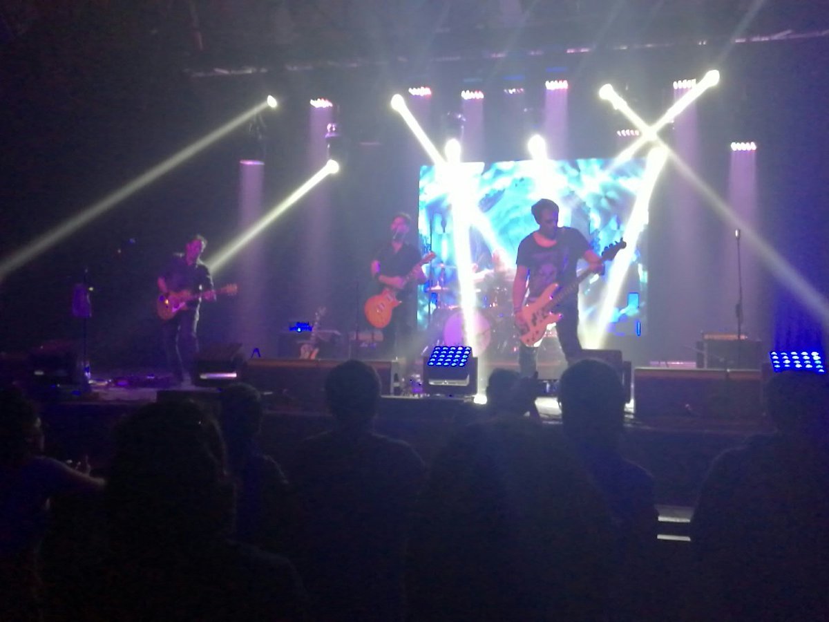 Dentro de La Cúpula <a href="/DrVena/">Dr.Vena</a> interpreta muchas variantes del rock en una filosa y potente presentación. #LollaCL #LolaAM