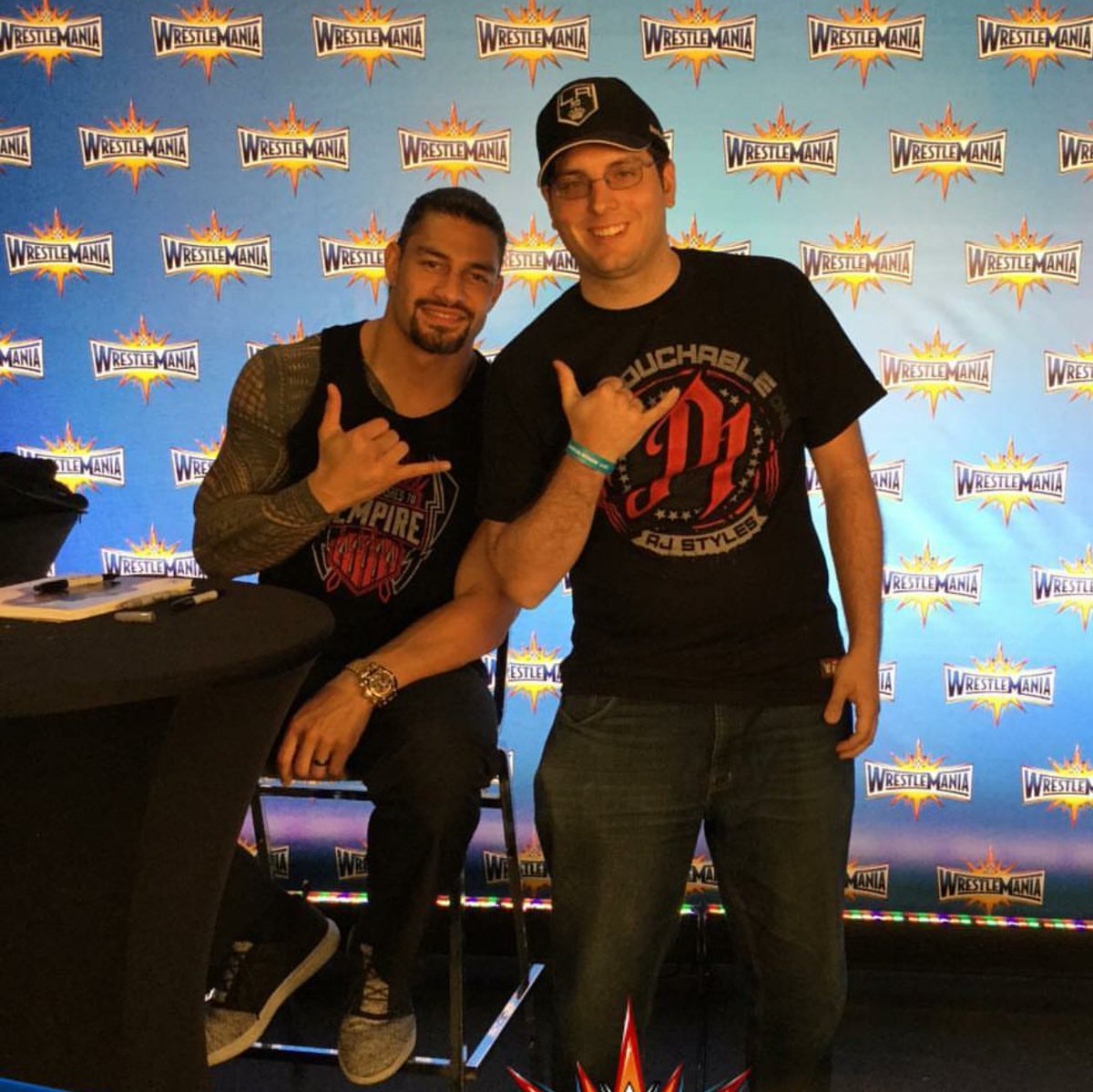 fabiola_pizana's tweet photo. And the hater's complain that #RomanReigns doesn't have any
 man fan's.Do you need more prove 😜😝
@WWERomanReigns king 👑
Credit to owners ✌ https://t.co/oU3IzlETJL