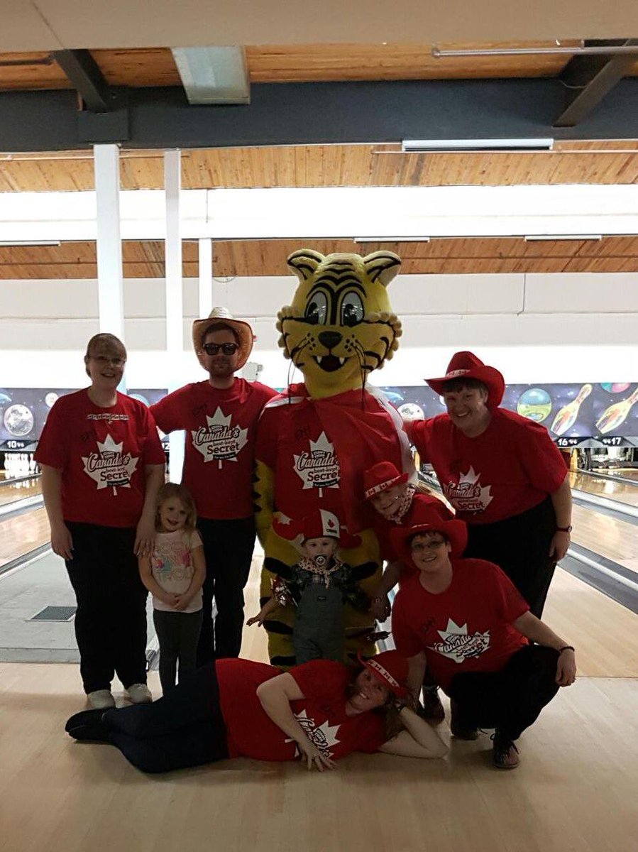KingstonGT's tweet photo. #GiantTiger #Kingston at @BBBS_KFLA bowl for kids sake #Greatcause https://t.co/agxAbvXwWI