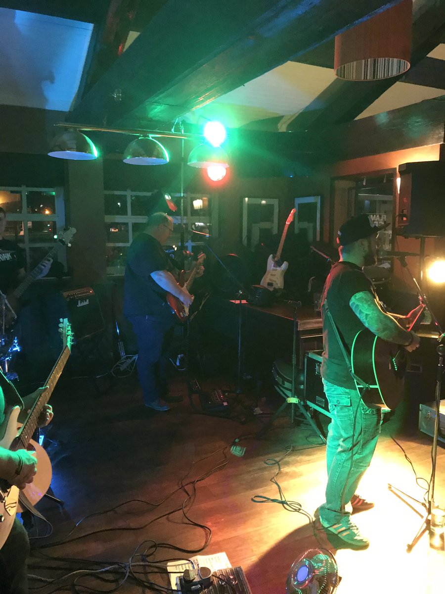 PTMUKBAND's tweet photo. Nosey Parker second set underway https://t.co/vFPDB0Zvev