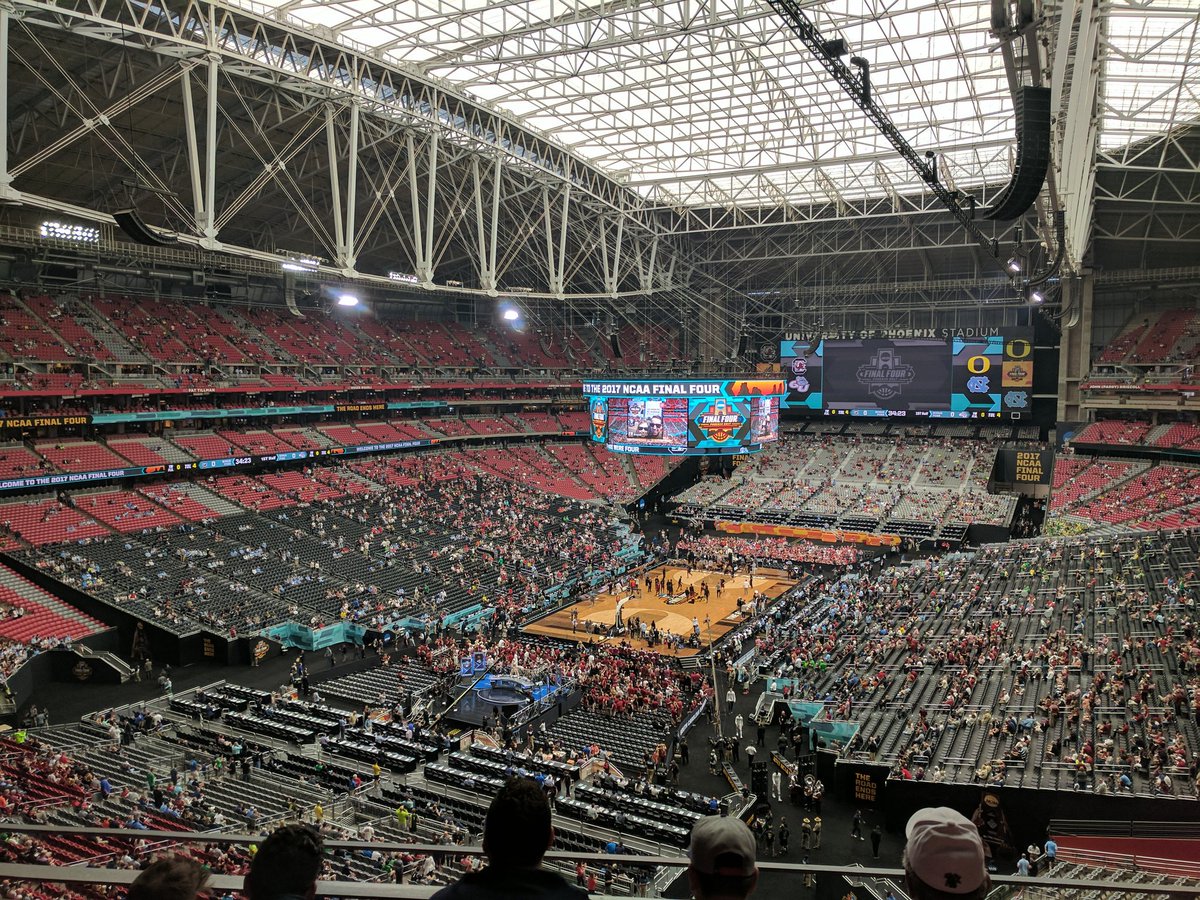 jaybilasbeard's tweet photo. Uhh jay? I thought we were on press row? I shouldnt complain, I can almost tell which team is which from here... @JayBilas @KarnowskisBeard https://t.co/o3sPNzvMk7