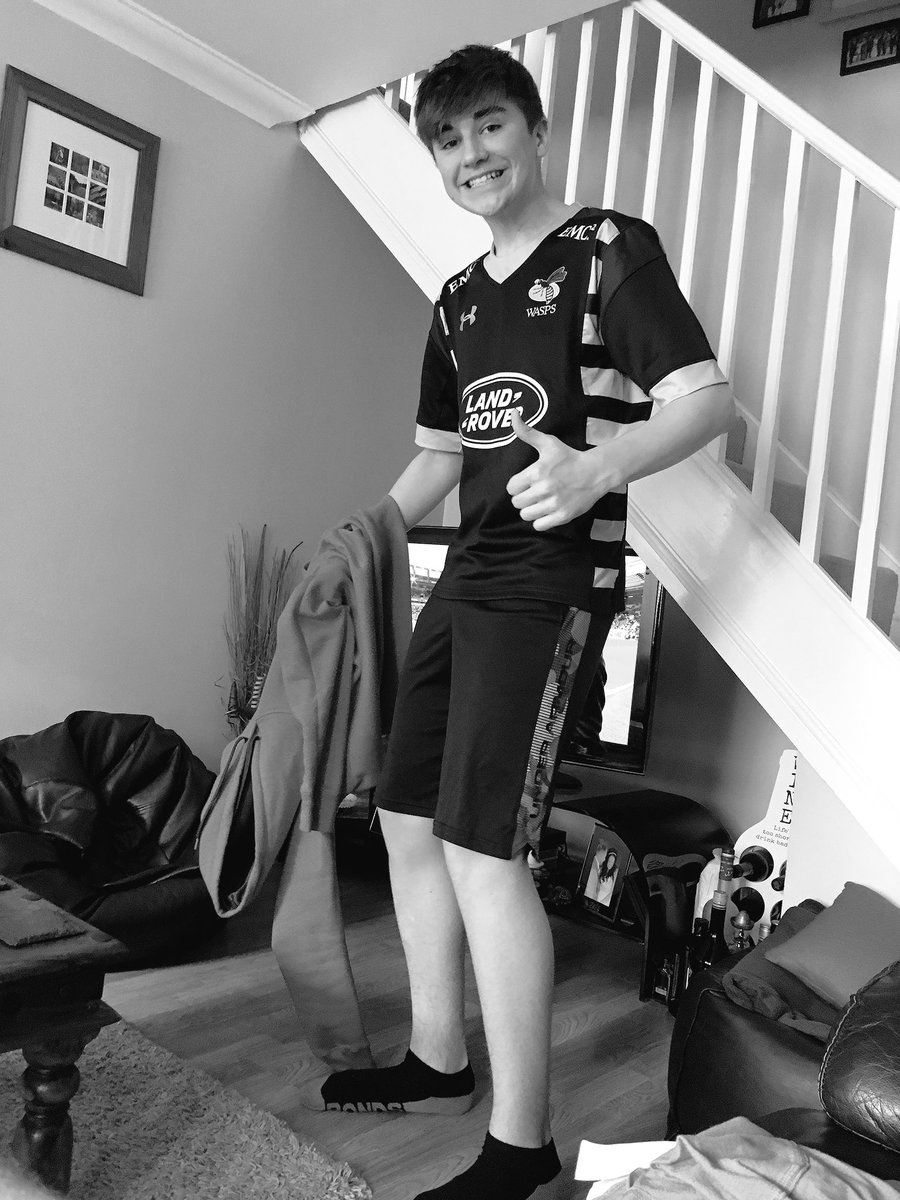 cameronwaghorn's tweet image. The Boy needs to stop growing! @WaspsRugby @UnderArmourUK #TallKid #StopGrowing #SmallDad