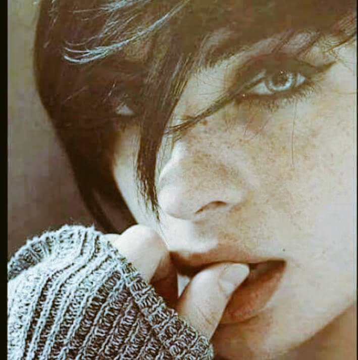 S2010Oo's tweet photo. قمر من شافها طمر 💜 https://t.co/4DyhYSuFzN