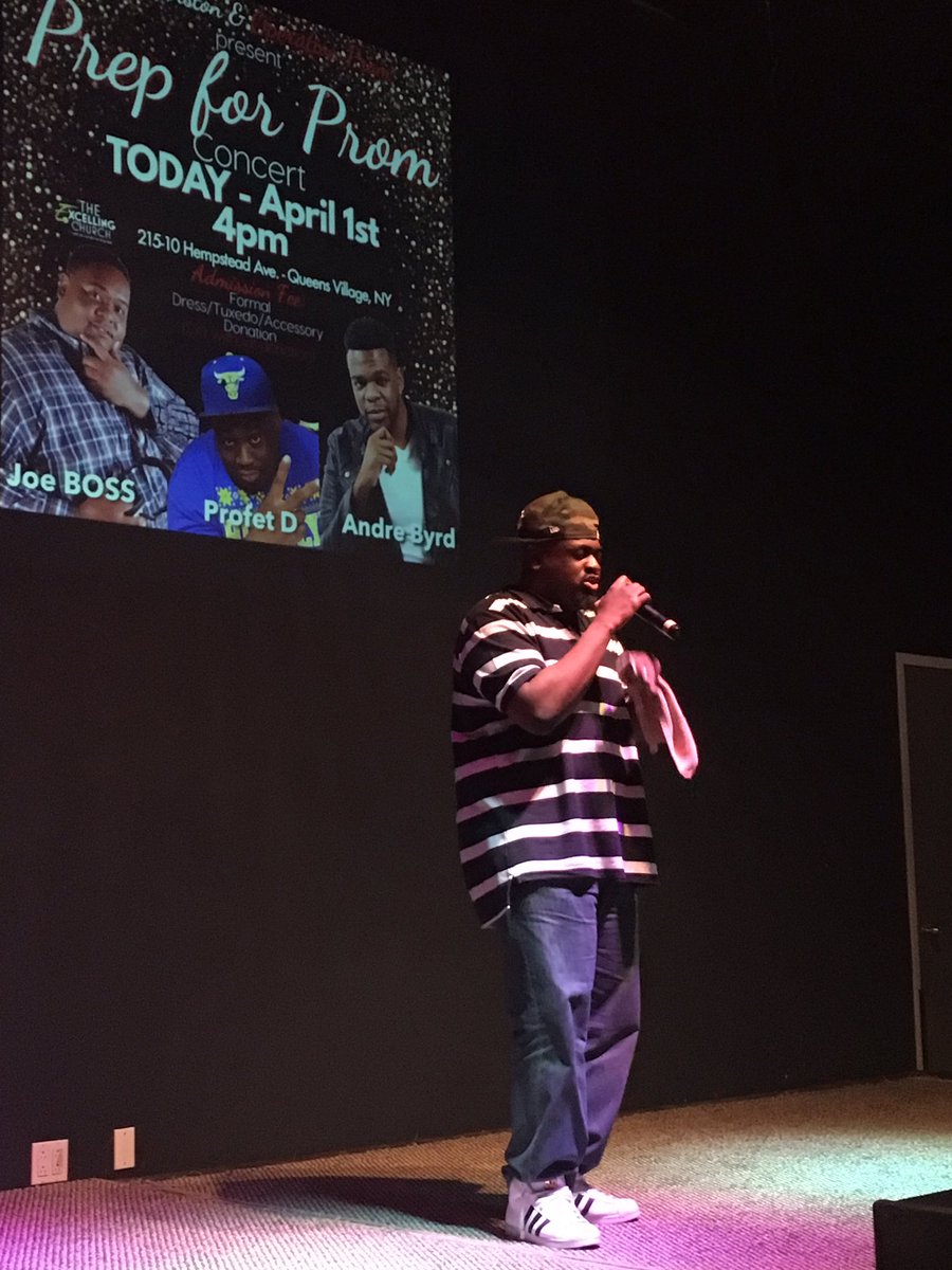 ThatsDrTe's tweet image. @ProfD718 is spitting straight #BARS! #PrepForProm #Concert