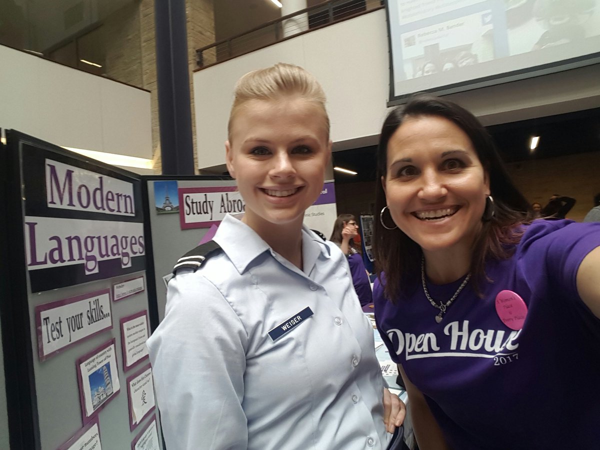 rebeccadactyl's tweet photo. Our Spanish majors are amazing!! @KStateModLangs #KStateOpenHouse #span565ksu #selfieswithprofessors https://t.co/7F6BVJ5UNV