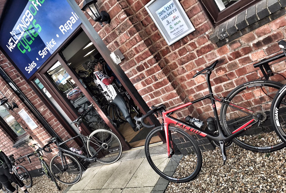 seanmoly's tweet photo. #factor #O2 meet wellingboroughcycles. Nice to meet you. #blackinc #moreaero #factorpilot https://t.co/mkRD8GFeku