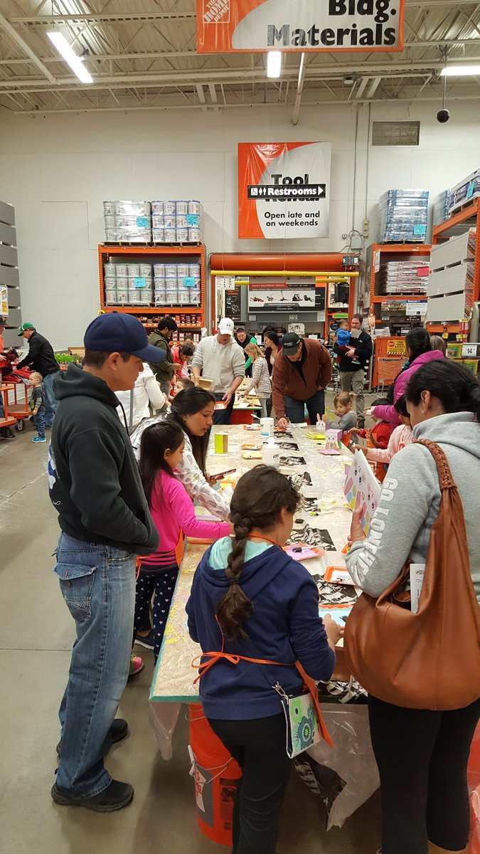 APowell4176's tweet photo. Over 150 kids today at the #KidsWorkshop! https://t.co/PSbxNQk8zl