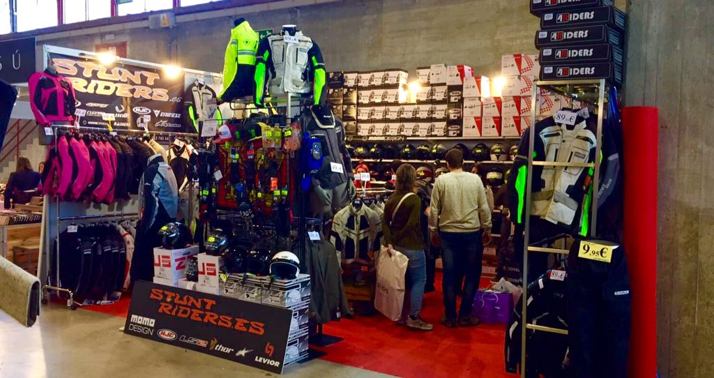 outlet_stunt's tweet photo. @XaviFores @feria_madrid @clubjulitosimon @marcamotor @PabloSanch0 @CarlosLoMoreno @Circuito_Jarama @AragonMotorLand @MundoSBK https://t.co/RARnR261OZ