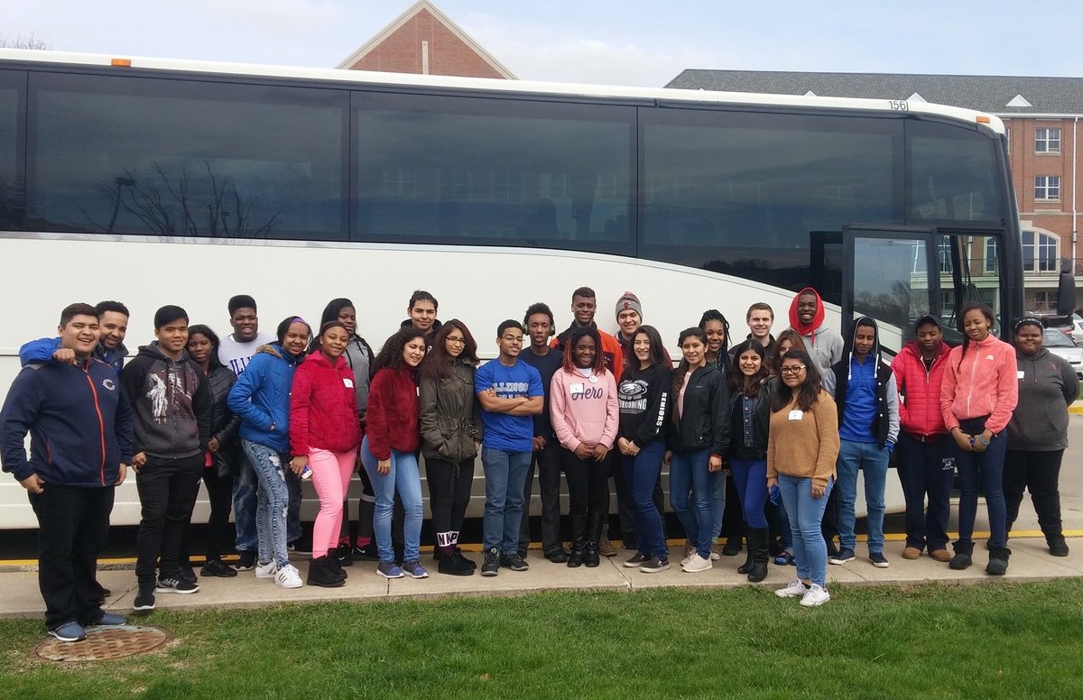 IC_Ziggy's tweet photo. 2017 Spring Chicago Bus Trip #AdmittedStudentWeekend #IC2021 https://t.co/L36fFPWn9h