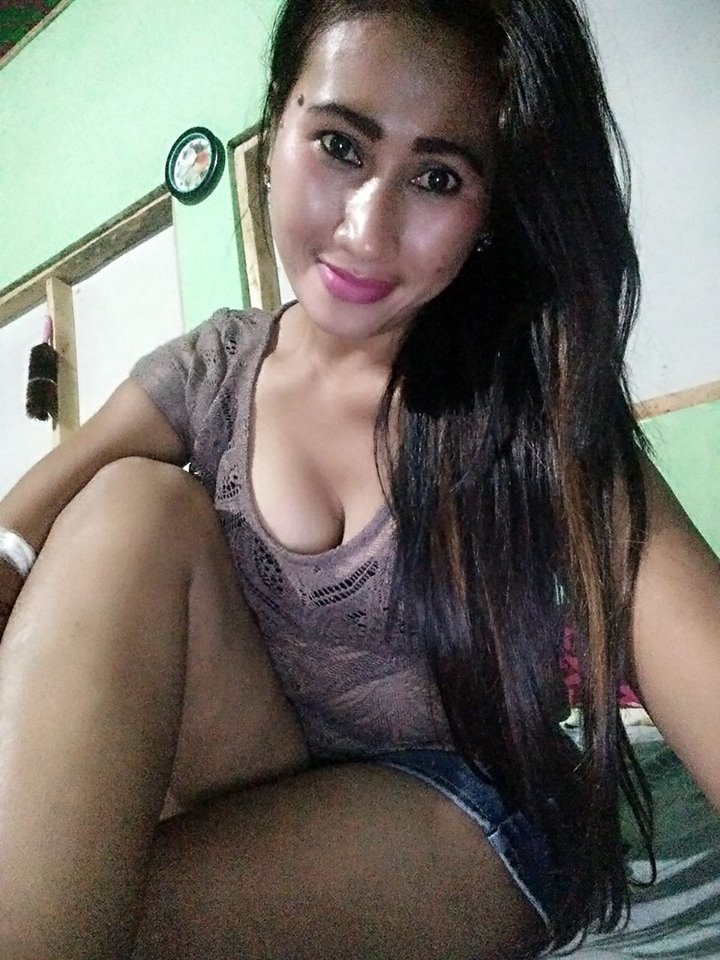 Yulia02599784's tweet photo. numpang lewat ya abang, klo nggk suka gpp kok😋😋😋 https://t.co/GW9y0si4r2