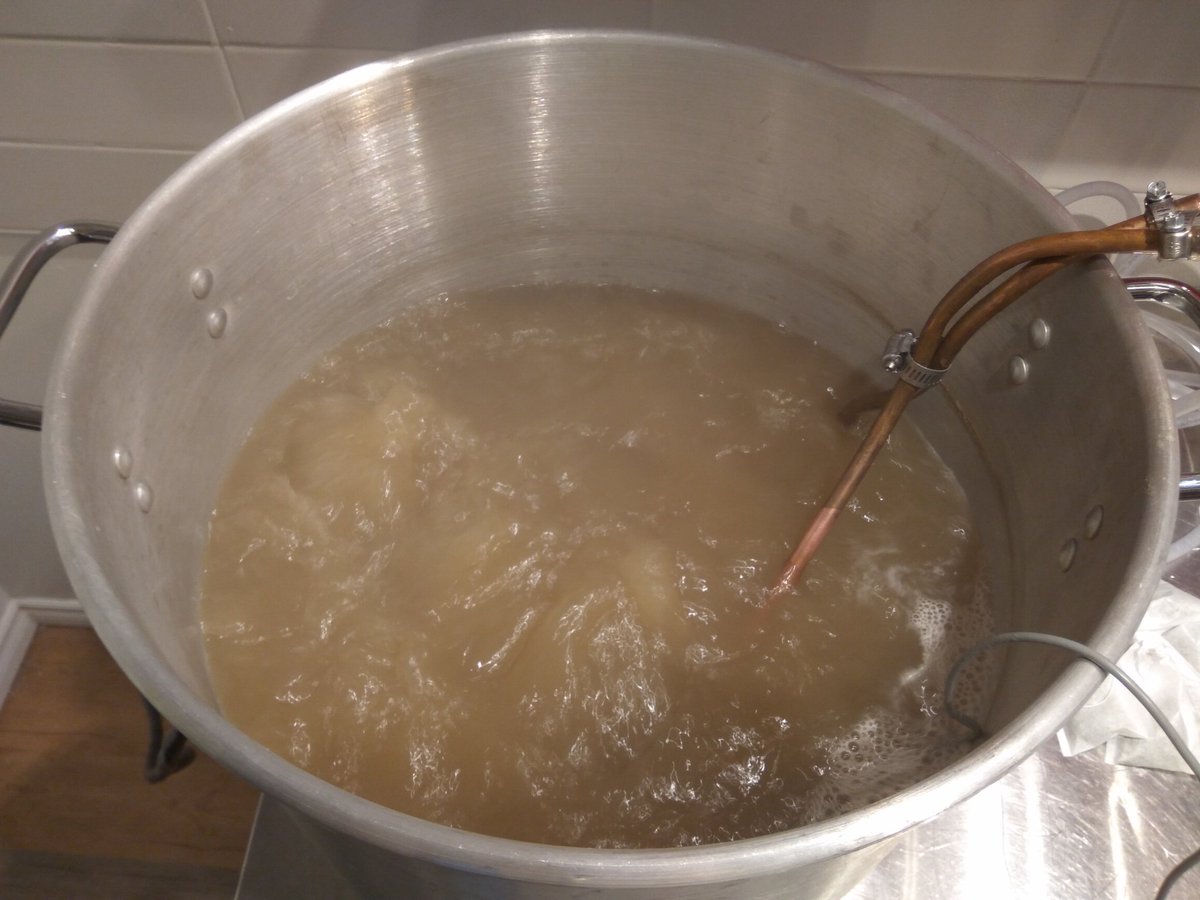 Brewing a Belgian Wit. New home made electric kettle brought it from 75 celsius to boiling in 10 minutes #success #homebrewing #beer