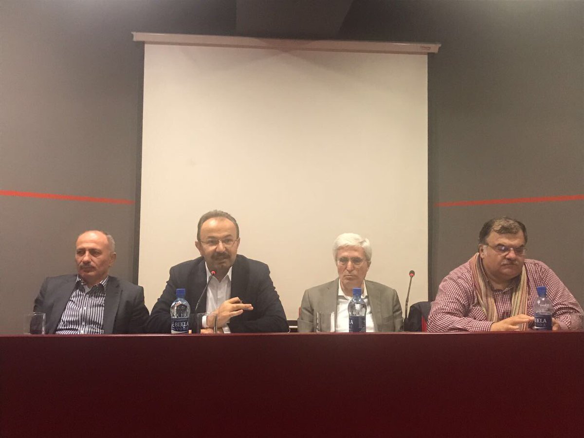 Temelbasalan's tweet photo. Bosna-Hersek Saraybosna Üniversitesinde öğrenci kardeşlerimize, Referandum çalışmalarımızı ve Cumhurbaşkanlığı Hükümet Sistemini anlattık... https://t.co/VlohrOGzMk