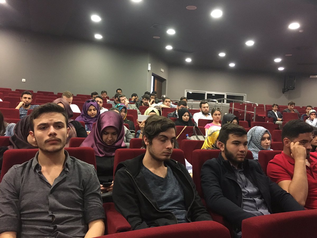 Temelbasalan's tweet photo. Bosna-Hersek Saraybosna Üniversitesinde öğrenci kardeşlerimize, Referandum çalışmalarımızı ve Cumhurbaşkanlığı Hükümet Sistemini anlattık... https://t.co/VlohrOGzMk