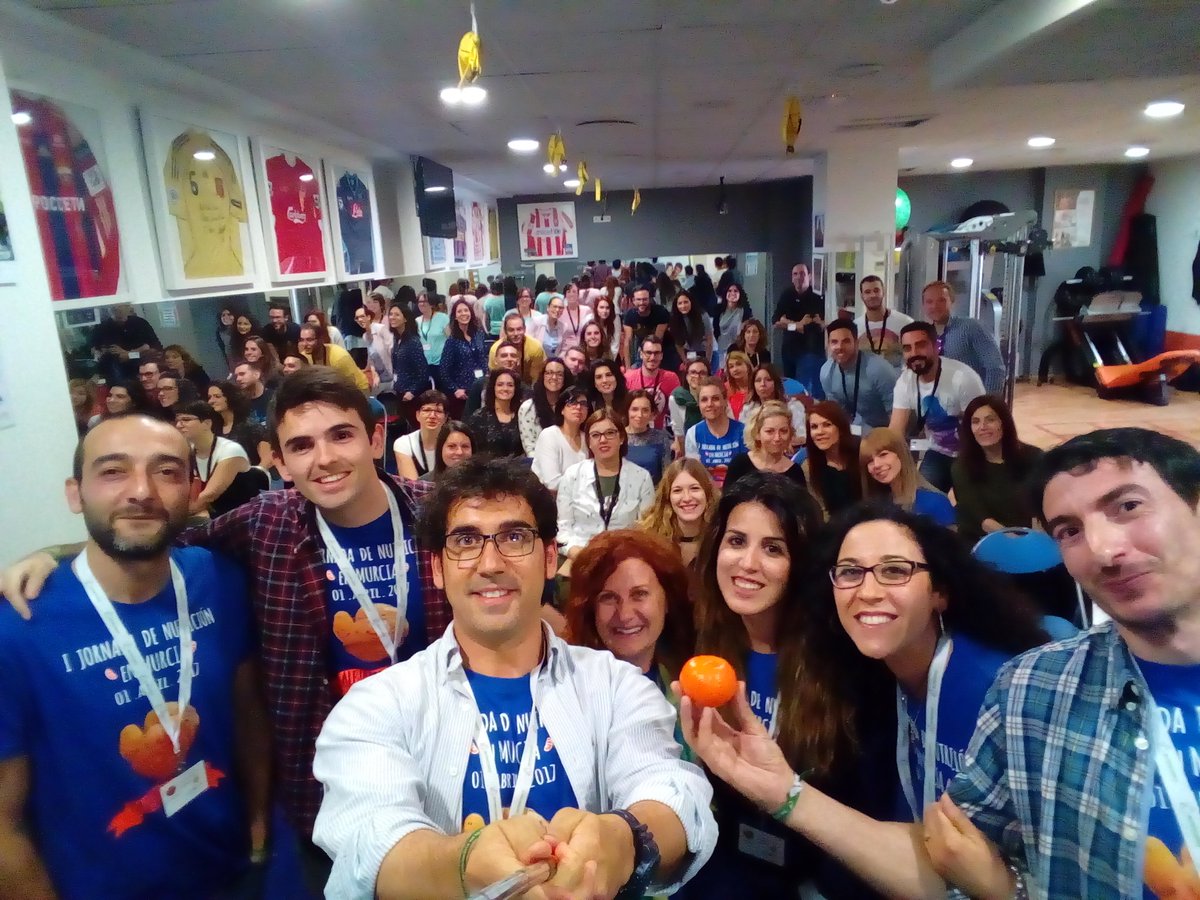 BarcinaPablo's tweet photo. Selfie como se merece #jornadamurcia @JornadaMurcia @Alex4_8 @RubenMurciaPrie @CJContrerasFdez @NutricionRebeca @MTenedor @LORELUJANNUTRI https://t.co/DFfLfUDHpx