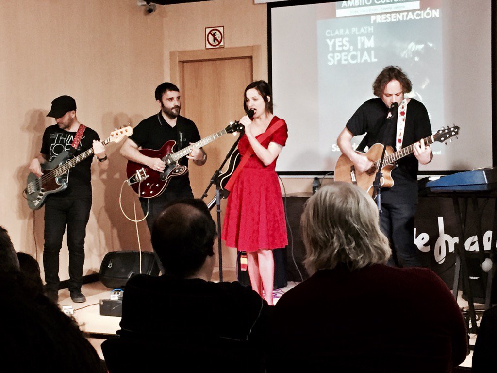 DetiketaEstudio's tweet photo. @ClaraPlath en #directo en #Murcia. #Showcase molan!!! https://t.co/G86Vf9sHha