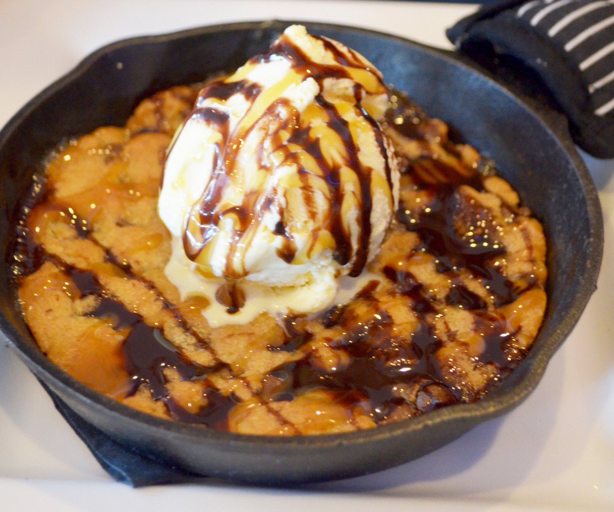 coastalgrill's tweet photo. How about a fresh baked cookie skillet today?! https://t.co/9h6UJqdb90